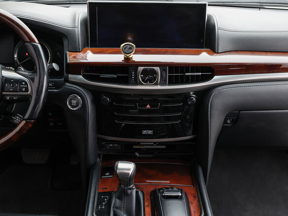 2016 Lexus LX 570 III Рестайлинг 2, белый, 7400000 рублей - вид 14
