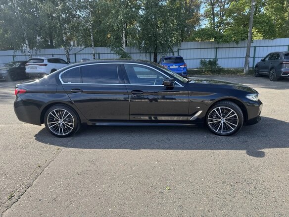 2021 BMW 5 серии Long 530Li xDrive VII (G30/G31/G38) Рестайлинг, чёрный, 4250000 рублей - вид 4