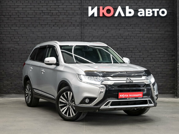 2019 Mitsubishi Outlander III Рестайлинг 3, серебристый, 2050000 рублей - вид 3