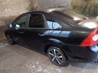 2010 Ford Focus II Рестайлинг, чёрный, 750000 рублей, вид 4