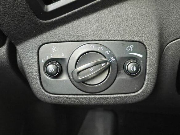 2017 Ford Kuga II Рестайлинг, белый, 1749000 рублей - вид 18