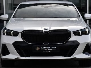 2025 BMW 5 серии 520d xDrive VIII (G60/G61/G68), серебристый, 7904973 рублей, вид 2