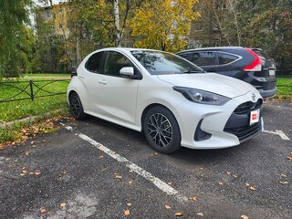 2020 Toyota Yaris IV, белый, 1170000 рублей, вид 4