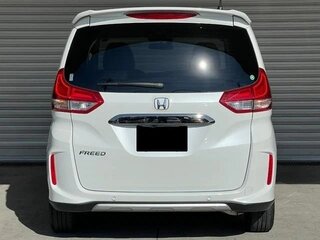 2023 Honda Freed II Рестайлинг, белый, 1399000 рублей, вид 3