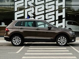 2017 Volkswagen Tiguan II, коричневый, 2349000 рублей, вид 5