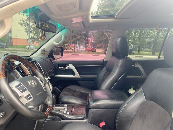 2013 Toyota Land Cruiser 200 Series Рестайлинг 1, чёрный, 3700000 рублей - вид 3