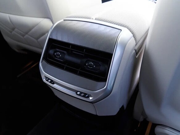 2025 BMW 7 серии 740d xDrive VII (G70), серый, 15900000 рублей - вид 29