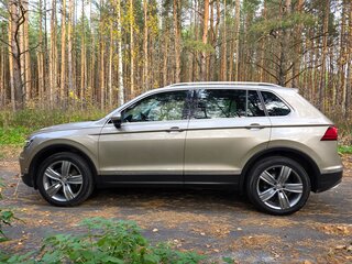 2017 Volkswagen Tiguan II, бежевый, 2750000 рублей, вид 4
