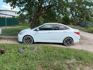 2013 Hyundai Solaris I, белый, 650000 рублей, вид 3