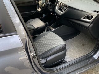2019 Hyundai Solaris II, серый, 900000 рублей, вид 3