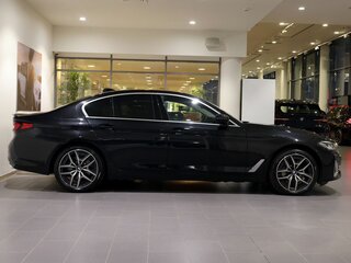 2020 BMW 5 серии 530i xDrive VII (G30/G31/G38) Рестайлинг, чёрный, 4570000 рублей, вид 4