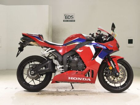 2021 Honda CBR 600RR, красный, 1199000 рублей, вид 2