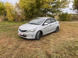 2016 Hyundai Solaris I Рестайлинг, серебристый, 600000 рублей, вид 1