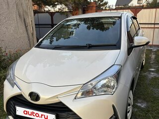 2019 Toyota Vitz III (XP130) Рестайлинг, белый, 951000 рублей, вид 3