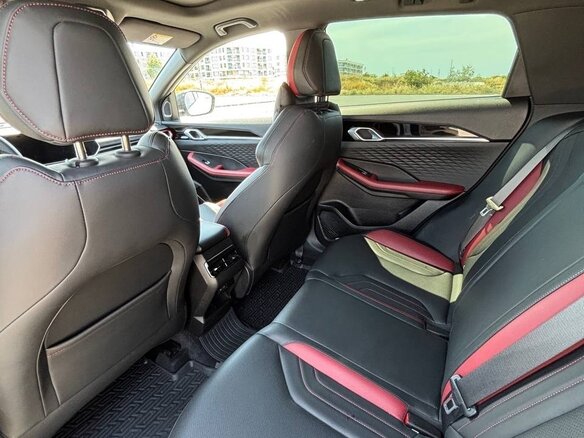 2023 Geely Coolray (Binyue Cool) I Рестайлинг, белый - вид 24