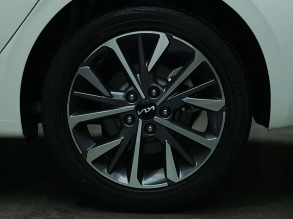 2022 Kia K3 II (China Market) Рестайлинг, белый, 1213000 рублей - вид 4