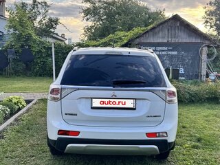 2013 Mitsubishi Outlander III, белый, 950000 рублей, вид 2