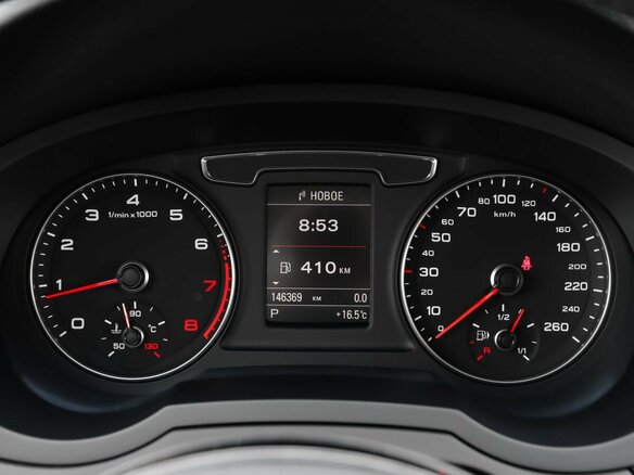 2016 Audi Q3 I (8U) Рестайлинг, белый - вид 13