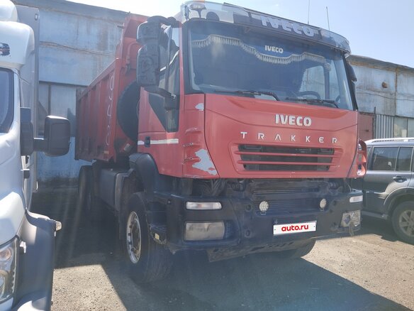2012 Iveco Trakker, красный, 1500000 рублей - вид 3