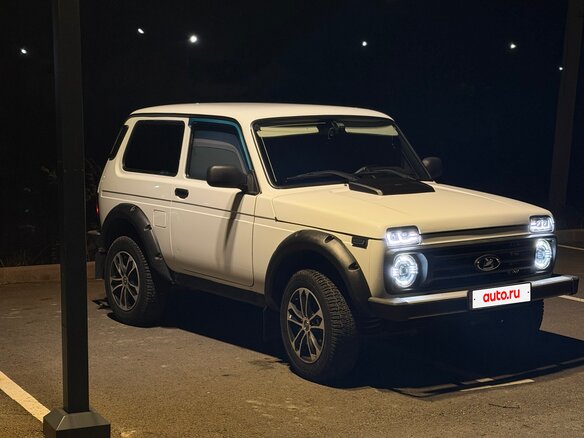 2018 Lada (ВАЗ) 2121 (4x4) I Рестайлинг, белый, 650000 рублей - вид 1