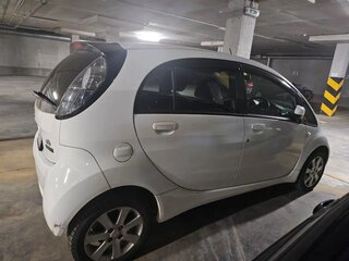 2010 Mitsubishi i-MiEV, белый, 650000 рублей, вид 5