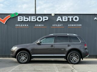 2010 Volkswagen Touareg I Рестайлинг, чёрный, 1590000 рублей, вид 4
