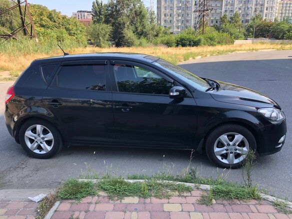 2010 Kia Ceed I Рестайлинг, чёрный, 750000 рублей - вид 2