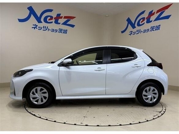2025 Toyota Yaris IV Рестайлинг, белый, 1485678 рублей - вид 7