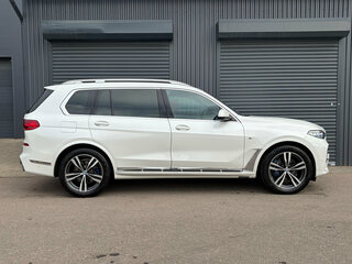 2022 BMW X7 40d I (G07), белый, 9900000 рублей, вид 5