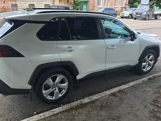 2021 Toyota RAV4 V (XA50), белый, 2700000 рублей, вид 3