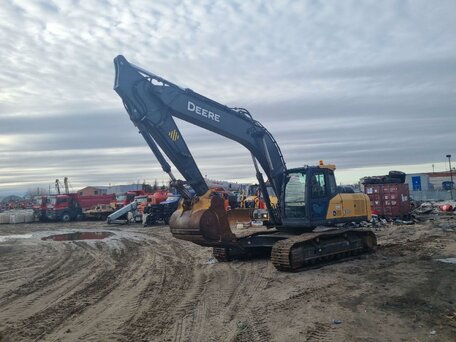2018 John Deere E260LC, жёлтый, 6774400 рублей, вид 1