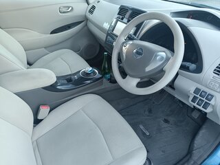 2011 Nissan Leaf I (ZE0/AZE0), синий, 745000 рублей, вид 5