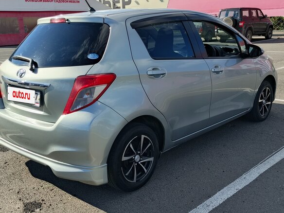 2013 Toyota Vitz III (XP130), серый, 860000 рублей - вид 3