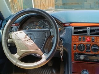 1998 Mercedes-Benz E-Класс 200 II (W210, S210), белый, 470000 рублей, вид 4