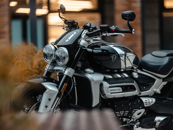 2023 Triumph Rocket 3, серебристый, 2490000 рублей - вид 10