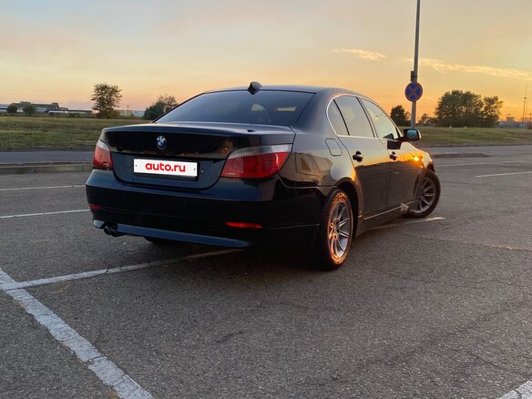 2003 BMW 5 серии 520i V (E60/E61), чёрный - вид 1