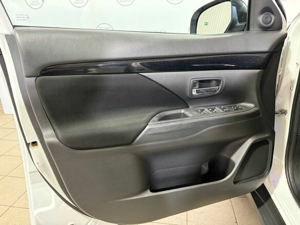 2019 Mitsubishi Outlander III Рестайлинг 3, белый - вид 19