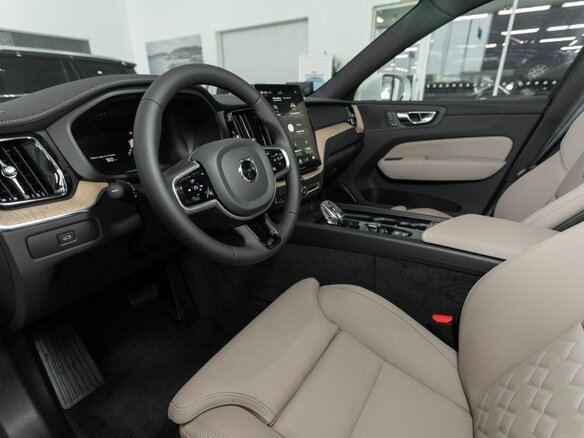 2025 Volvo XC60 II Рестайлинг 2, белый - вид 6