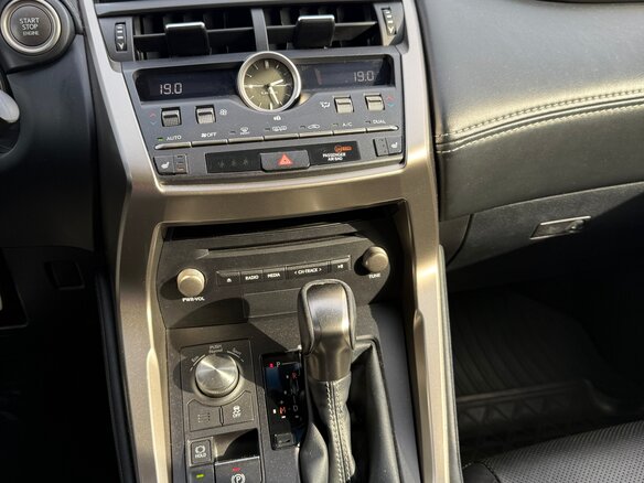 2017 Lexus NX 300 I Рестайлинг, серый, 3155000 рублей - вид 8
