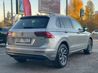 2018 Volkswagen Tiguan II, серебристый, 2400000 рублей, вид 4
