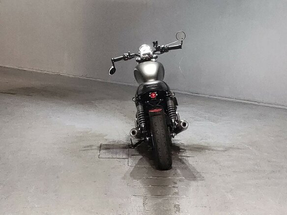 2021 Triumph Street Twin, серый, 799000 рублей - вид 3