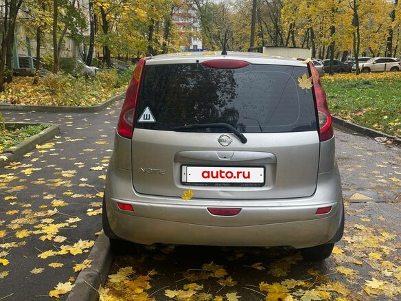 2011 Nissan Note I Рестайлинг, серебристый, 359000 рублей - вид 3