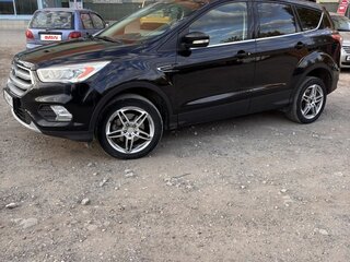 2016 Ford Kuga II Рестайлинг, чёрный, 1450000 рублей, вид 1