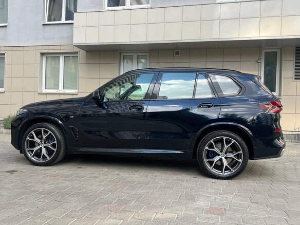 2023 BMW X5 45e IV (G05/G18), чёрный, 11790000 рублей - вид 5