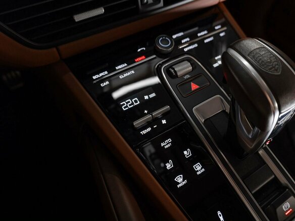 2020 Porsche Cayenne GTS Coupé III, коричневый, 12300000 рублей - вид 15