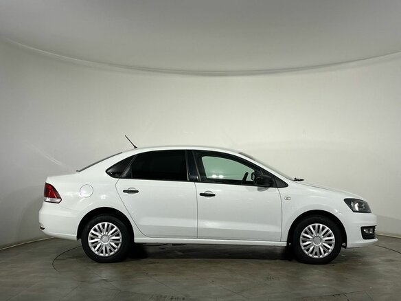2015 Volkswagen Polo V Рестайлинг, белый, 940000 рублей - вид 3