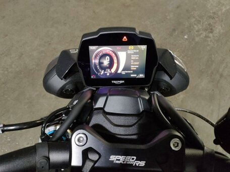 2026 Triumph Speed Triple, серебристый, 1877000 рублей, вид 4