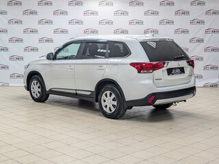 2017 Mitsubishi Outlander III Рестайлинг 2, белый, 1899000 рублей, вид 4
