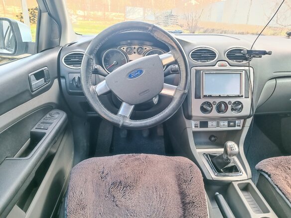 2009 Ford Focus II Рестайлинг, белый, 450000 рублей - вид 9