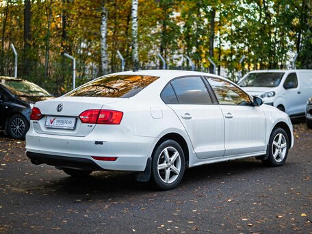 2014 Volkswagen Jetta VI Рестайлинг, белый, 899000 рублей, вид 2